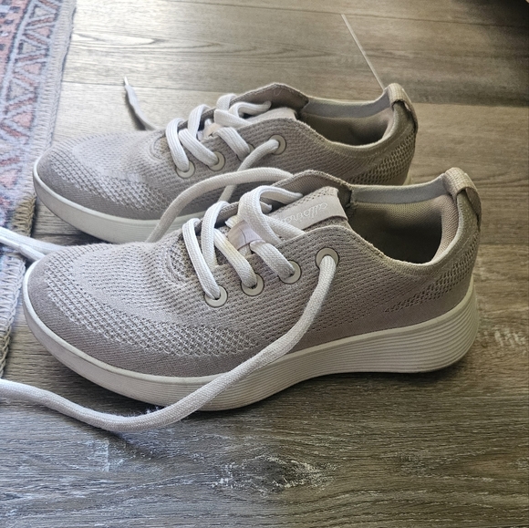 Allbirds Tree Runner Go - Picture 2 of 4